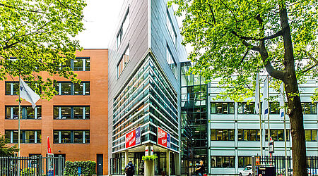 Campusgebäude mit Glasfront der HAN University of Applied Sciences