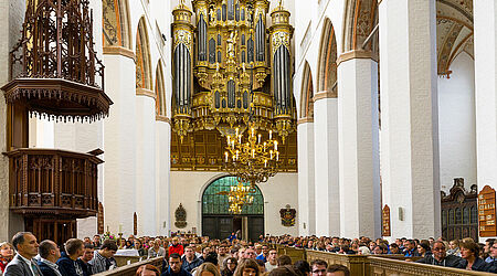 Innenaufnmahme der St. Marienkirche in Stralsund zur Immatrikulationsfeier der Hochschule 2015