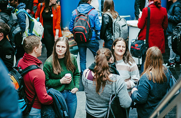 Studierende im Austausch